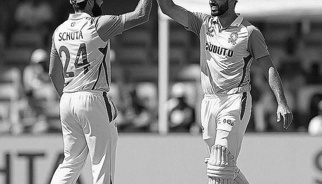 দুবাই-শারজাহর নীরবতা ও ডিআরএসের ঘড়ি: এশিয়া কাপ ২০২৫-এর মাঝের ওভারগুলোর আসল হিসাব